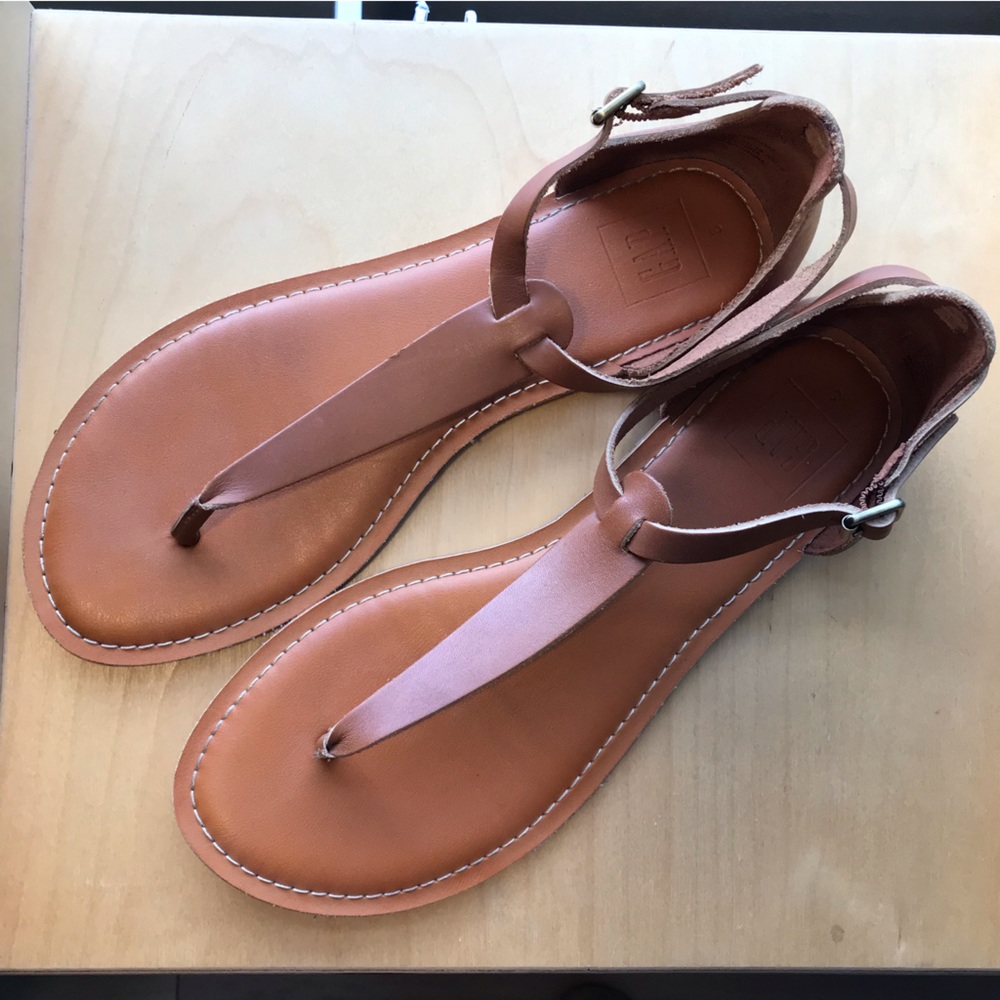 GAP T-strap Leather Sandal Size 8